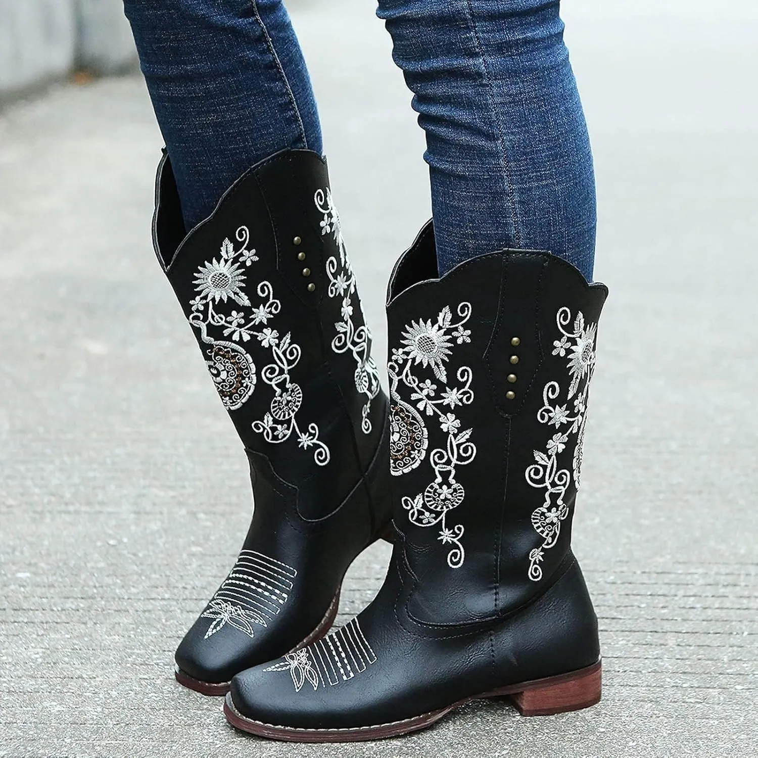 GUNIYIFS Womens Cowboy Boots Wide Calf Comfy Western Cowgirl Boots Knight Square Toe Boots Low Heel Embroidered Riding Boots