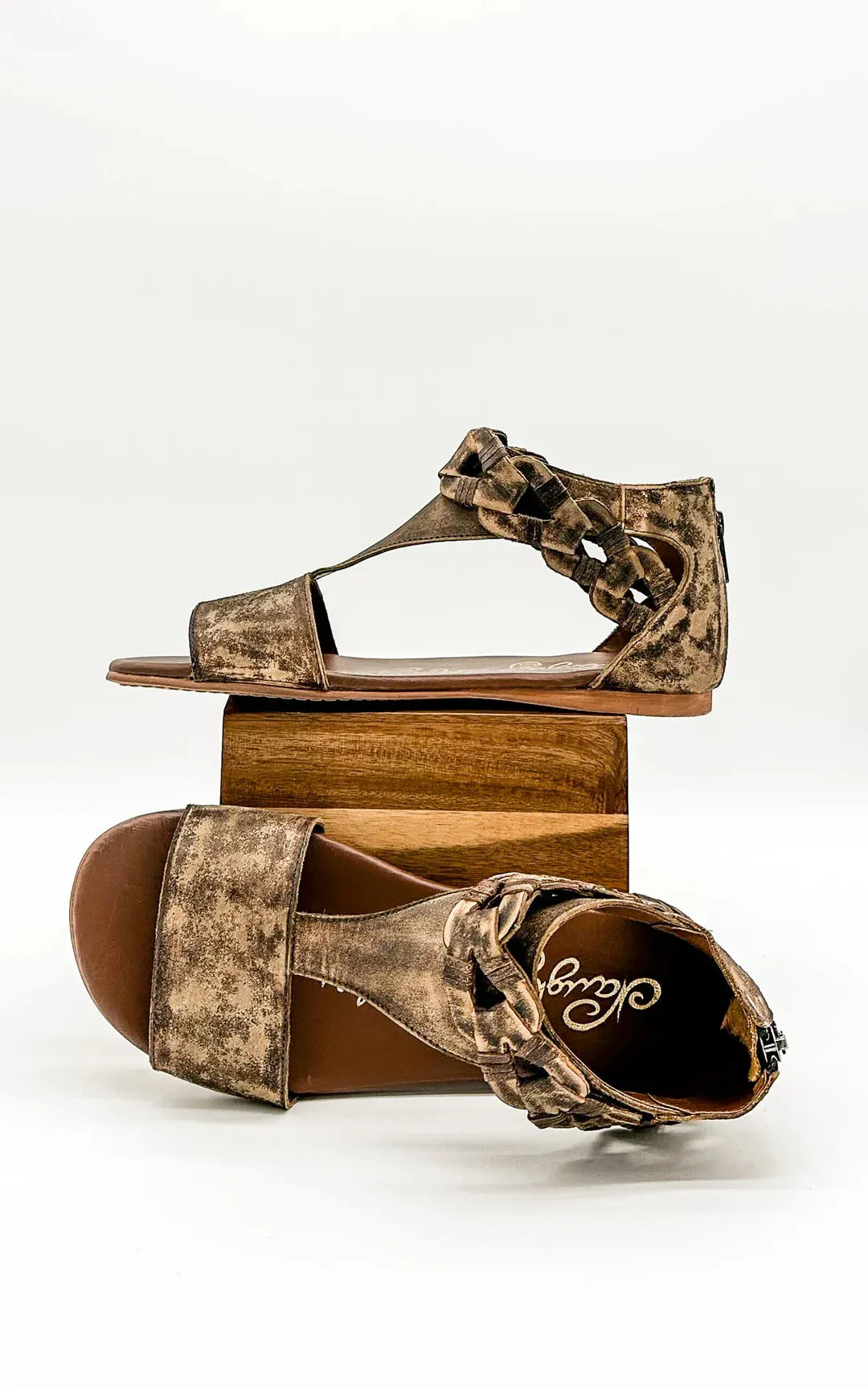 Leather Loop Sandals in Tan