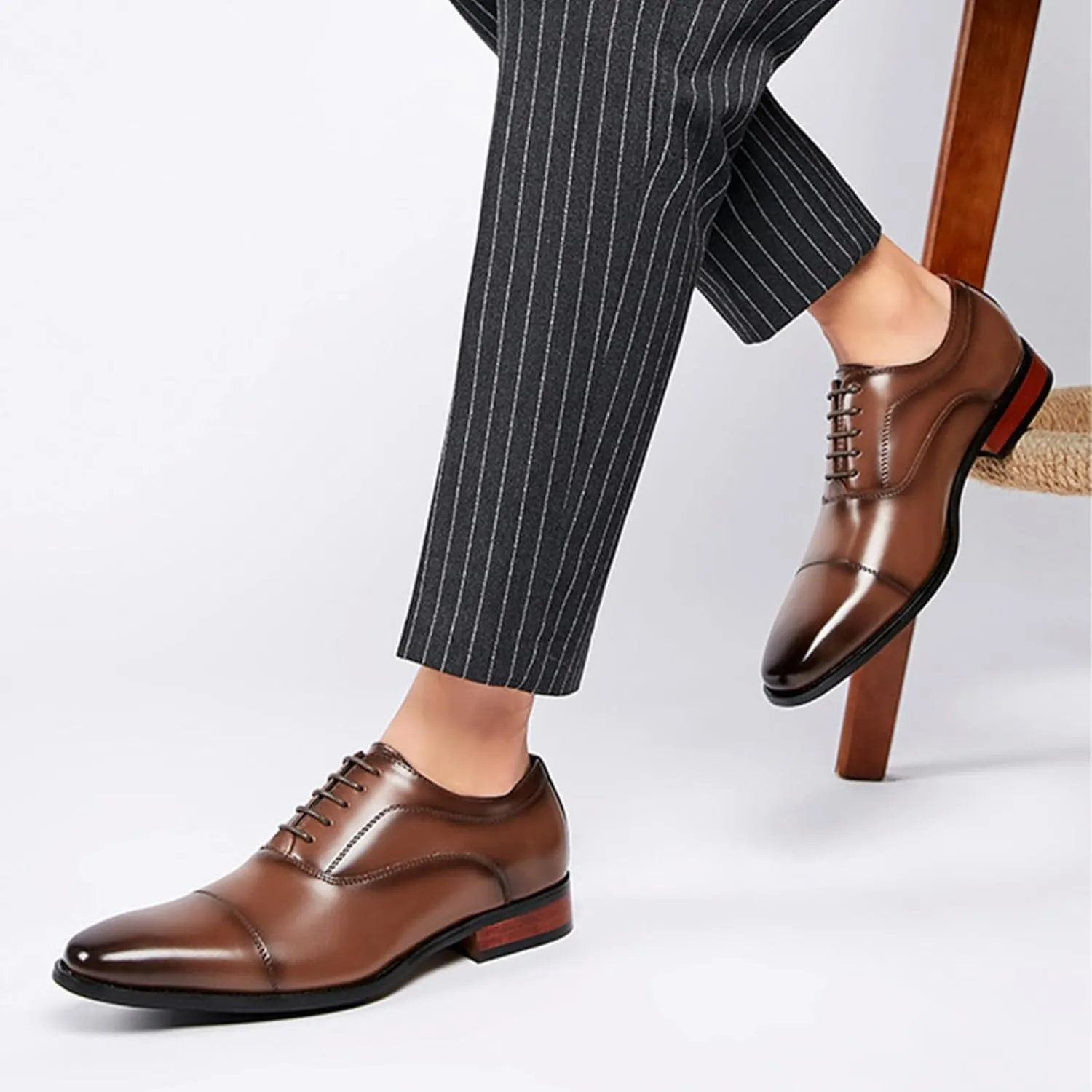 Mens Luxury Fashion Handcrafted Low Heel Oxford Shoes Classic Lace-Up Pointed Toe Casual Modern Business Formal Dress Leather Shoes Cap Toe Derby Shoes