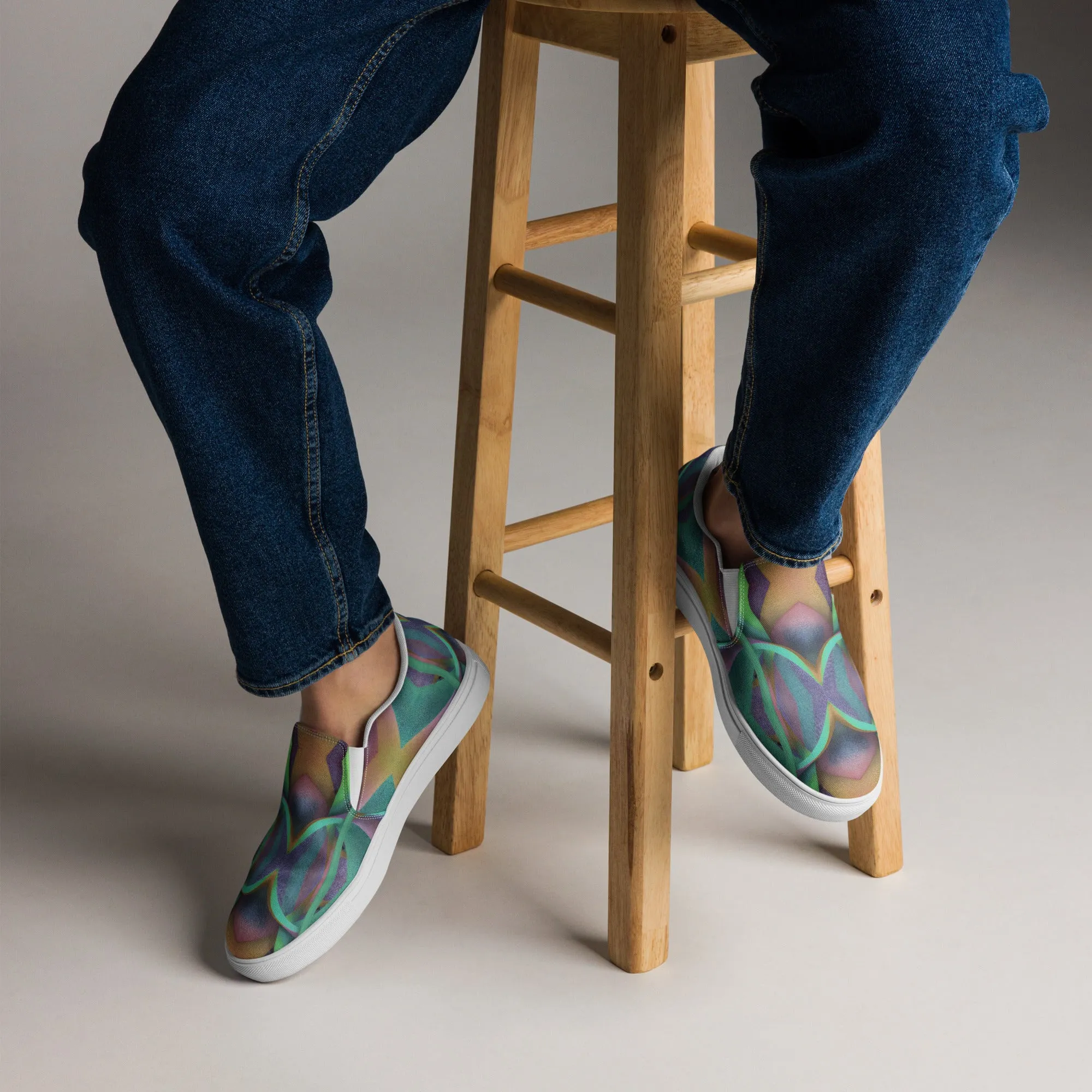 Men’s slip-on canvas shoes in the colors of nature