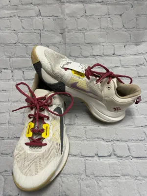 Size 8 Men's White Nike Tennis Shoe