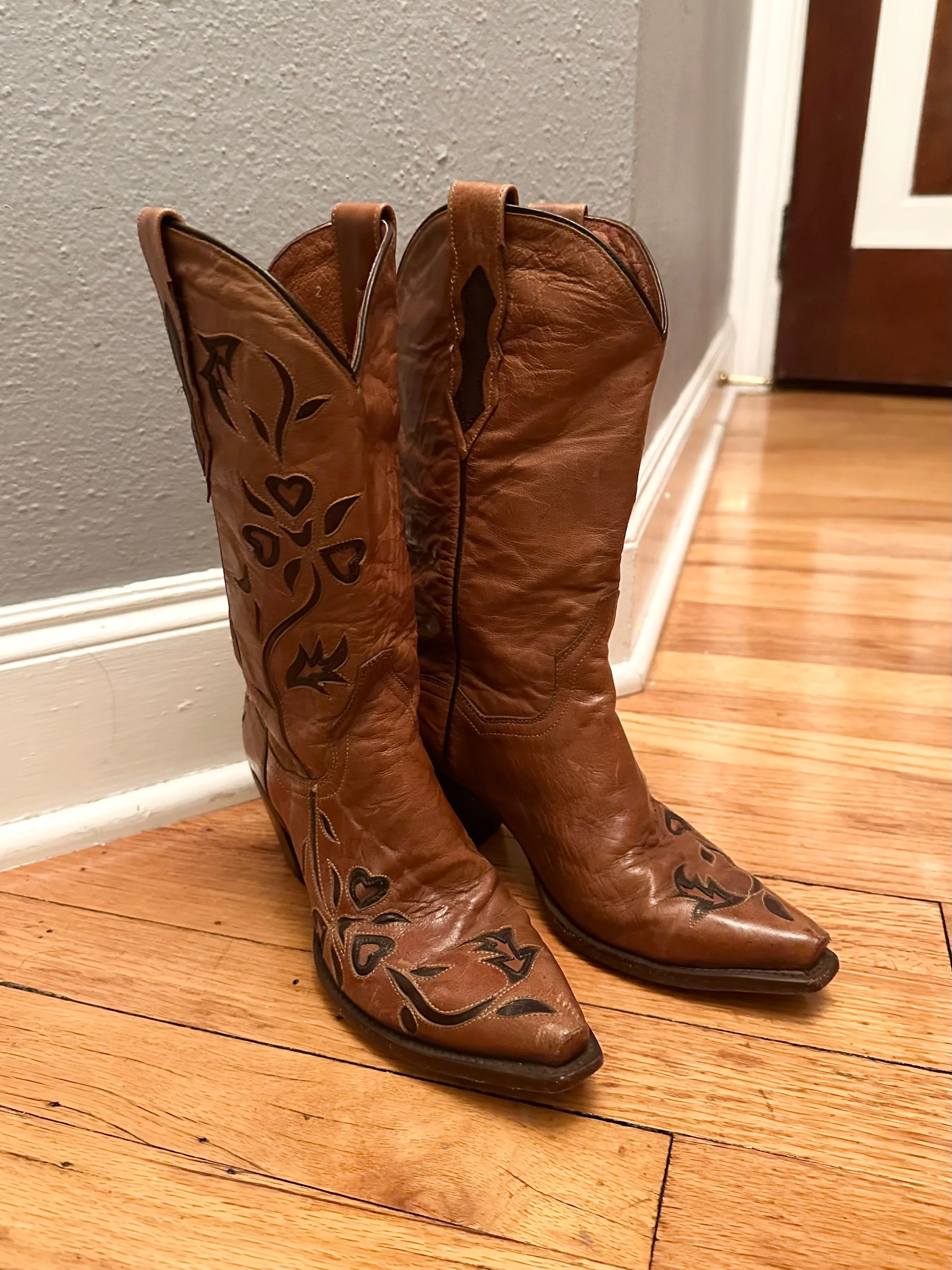 Vintage Tattoo “Heart of a Cowgirl” Leather Cowboy Boots (7)