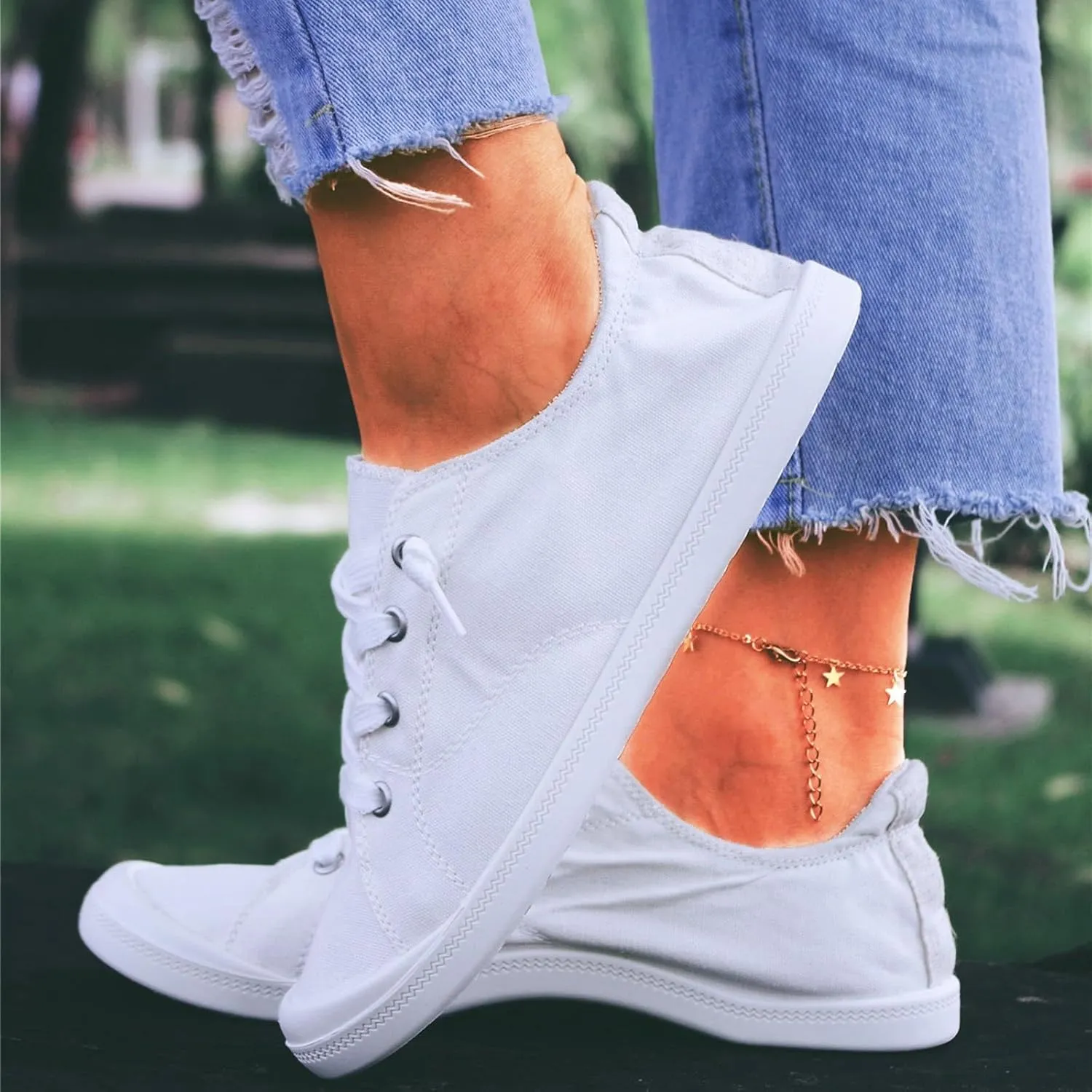 Women's Canvas Tennis Shoes Low Top White Black Casual Sneakers for Women Lace Up Fashion Casual Shoes for Work Women