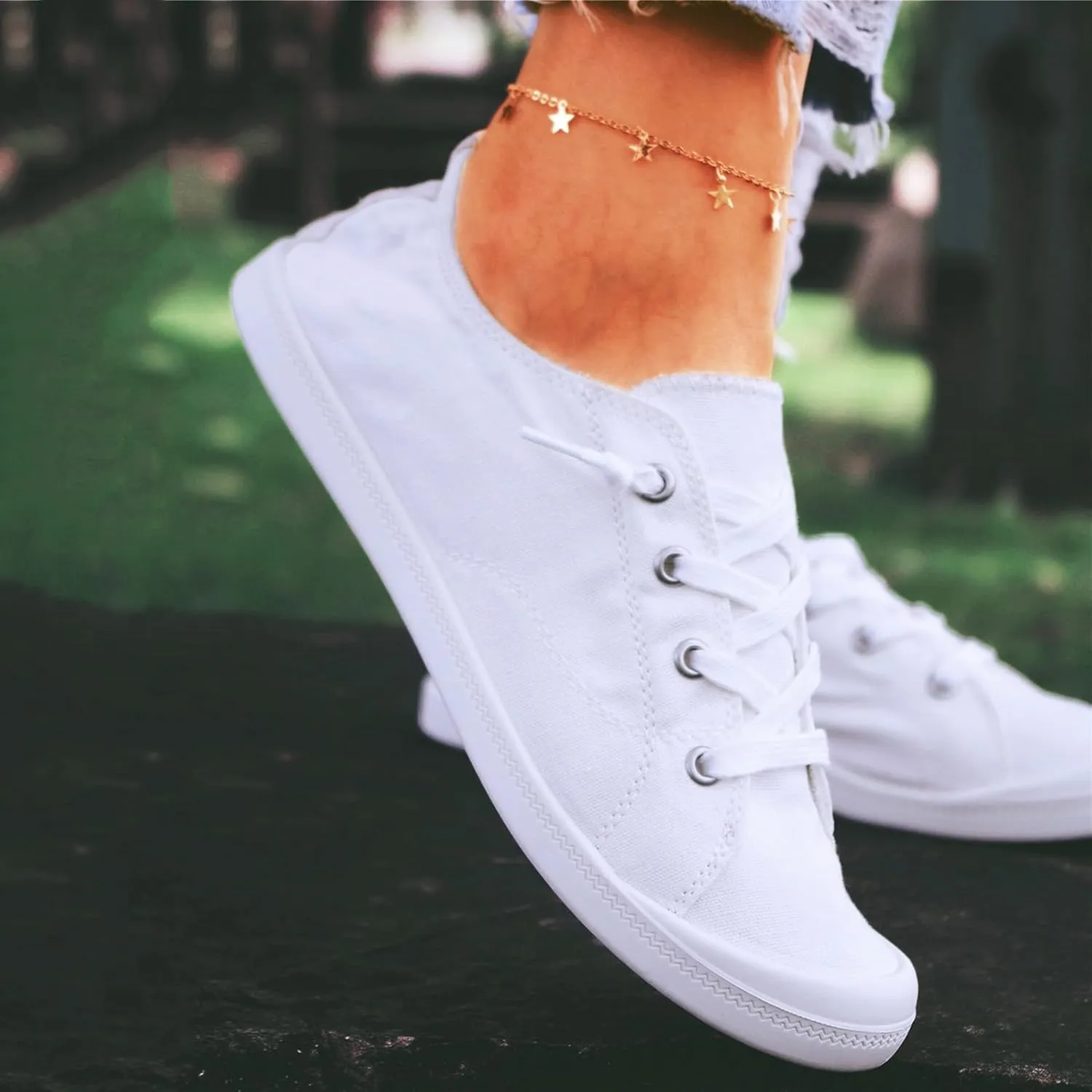 Women's Canvas Tennis Shoes Low Top White Black Casual Sneakers for Women Lace Up Fashion Casual Shoes for Work Women