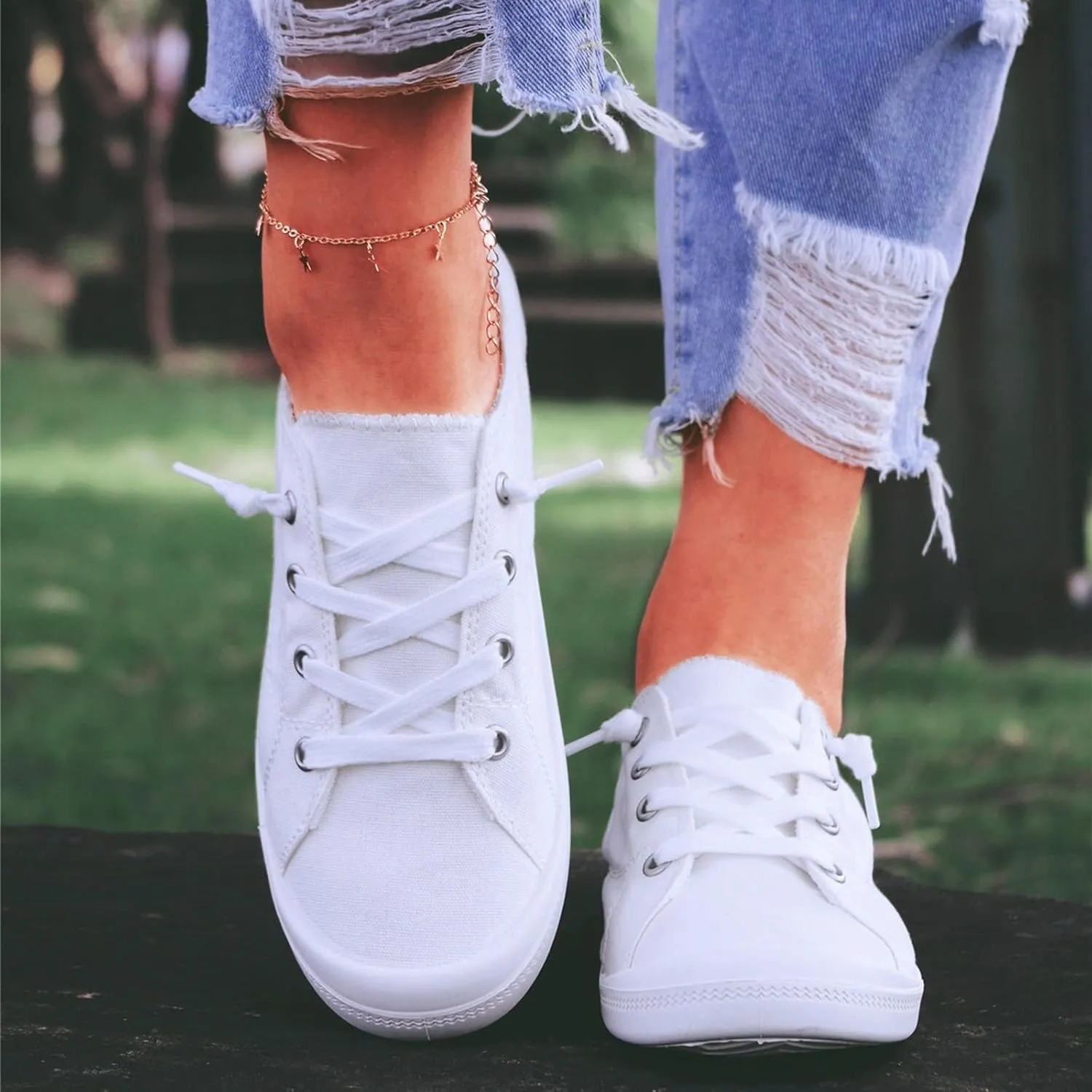 Women's Canvas Tennis Shoes Low Top White Black Casual Sneakers for Women Lace Up Fashion Casual Shoes for Work Women